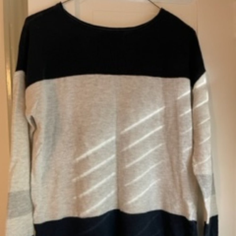 PRICE DROP!  VINCE NAVY AND GRAY COTTON PULL-OVER